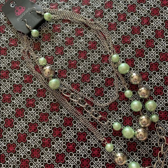 Necklace and matching Earrings - Picture 2 of 2